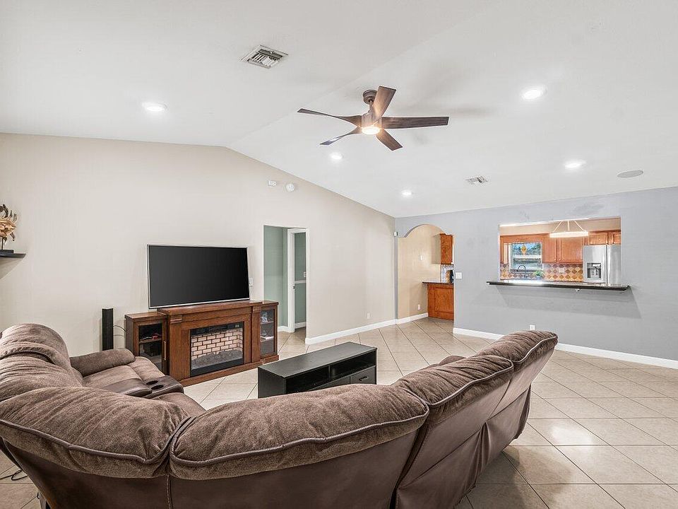 1st image of 5734 Lincoln Circle E
