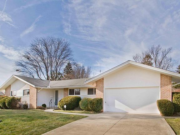2nd image of 2714 Burnaby Dr