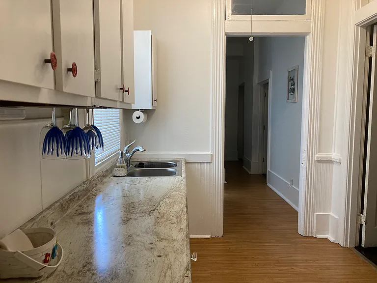 208 W Duffy St #A — Photo 6