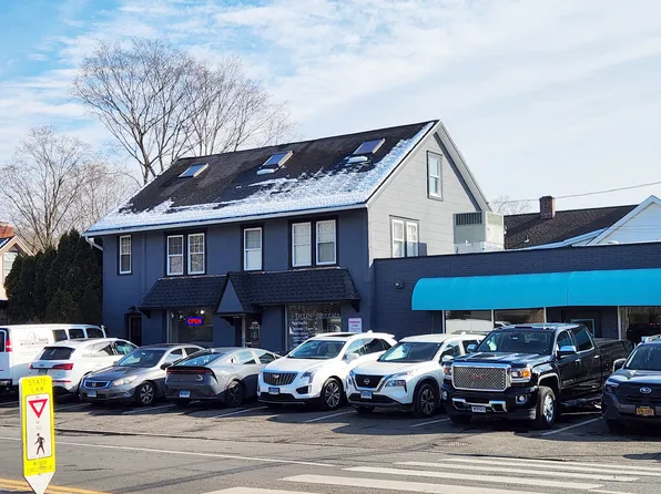 77 Valley Rd, Cos Cob, CT 06807