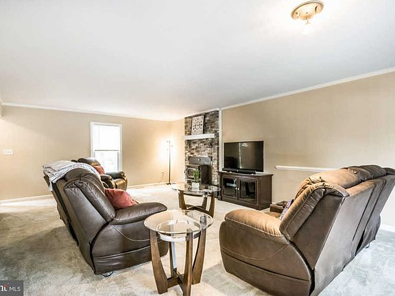 4th image of 811 Shamrock Dr
