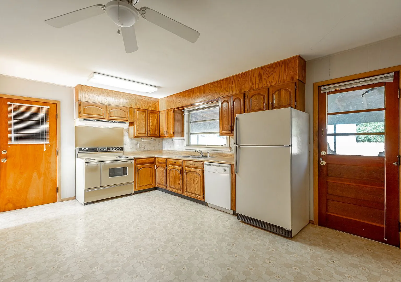 2 Bedroom Home in East Ridge — Photo 1