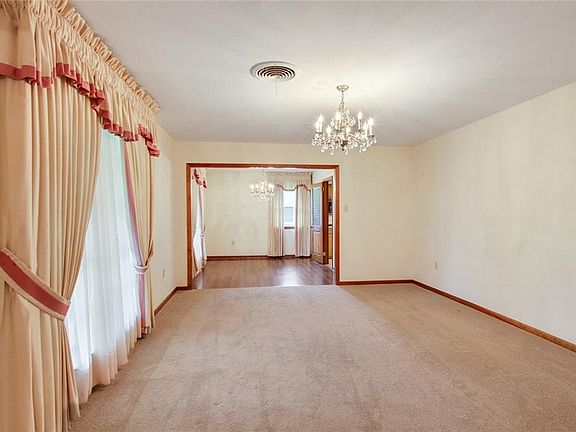 4th image of 301 Camelia Ave