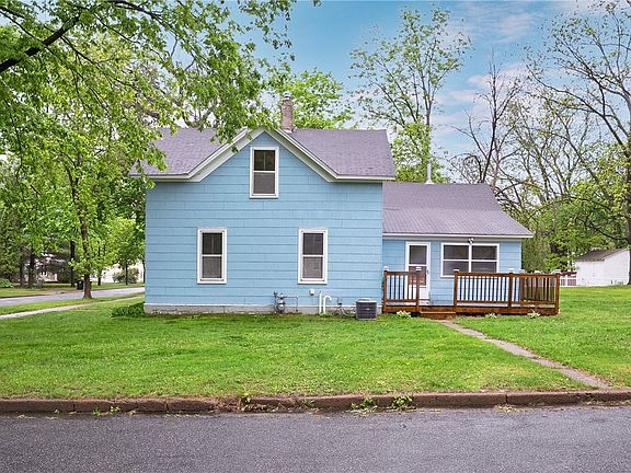 3rd image of 1020 E 10th Street