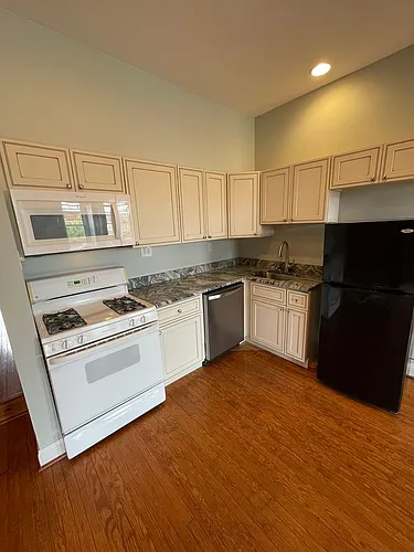 3002 Saint Paul St Photo 1
