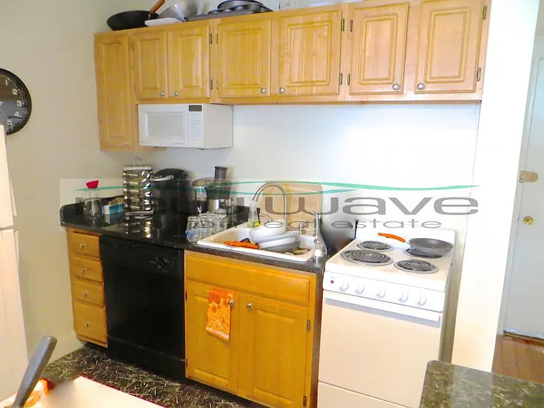 51 Queensberry St #16 — Photo 13
