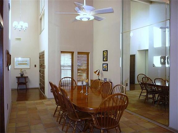 3rd image of 2924 Country Club Dr