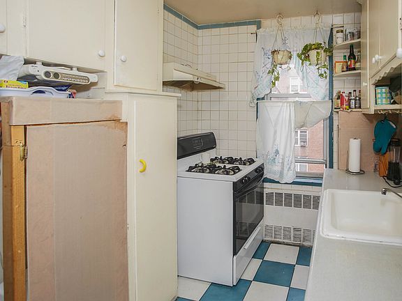 5th image of 3325 92nd St #3P