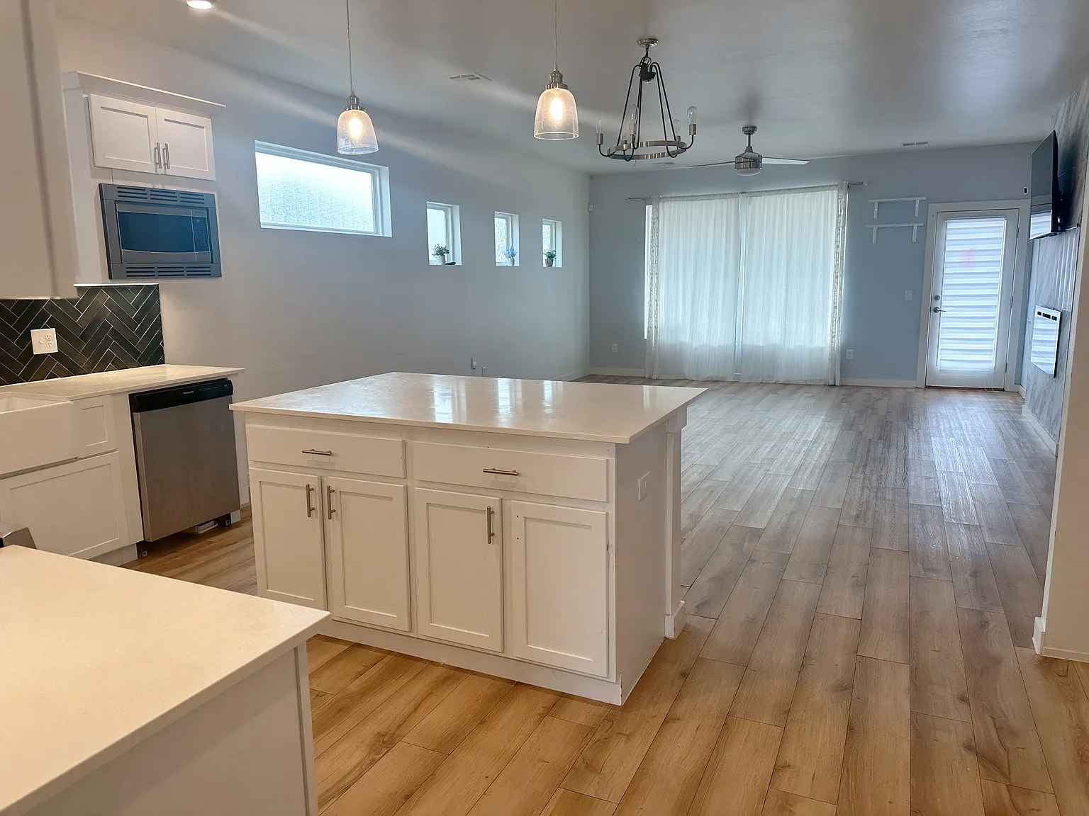 6024 Dale Ave — Photo 2