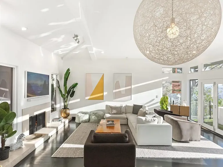 Embrace luxury living in the heart of LA's most prestigious neighborhood.