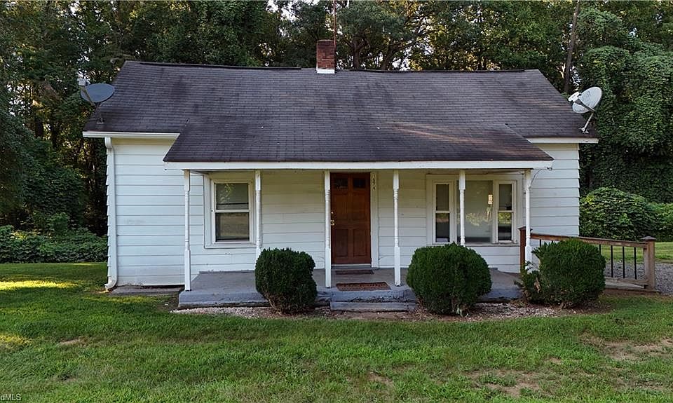 1st image of 1574 Carter St