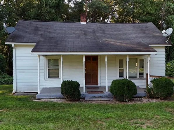 1574 Carter St, Mount Airy, NC 27030