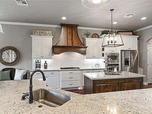 3rd image of 4511 Tonbridge Dr