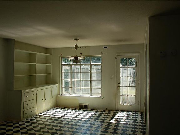 3rd image of 994 Quarry Dr