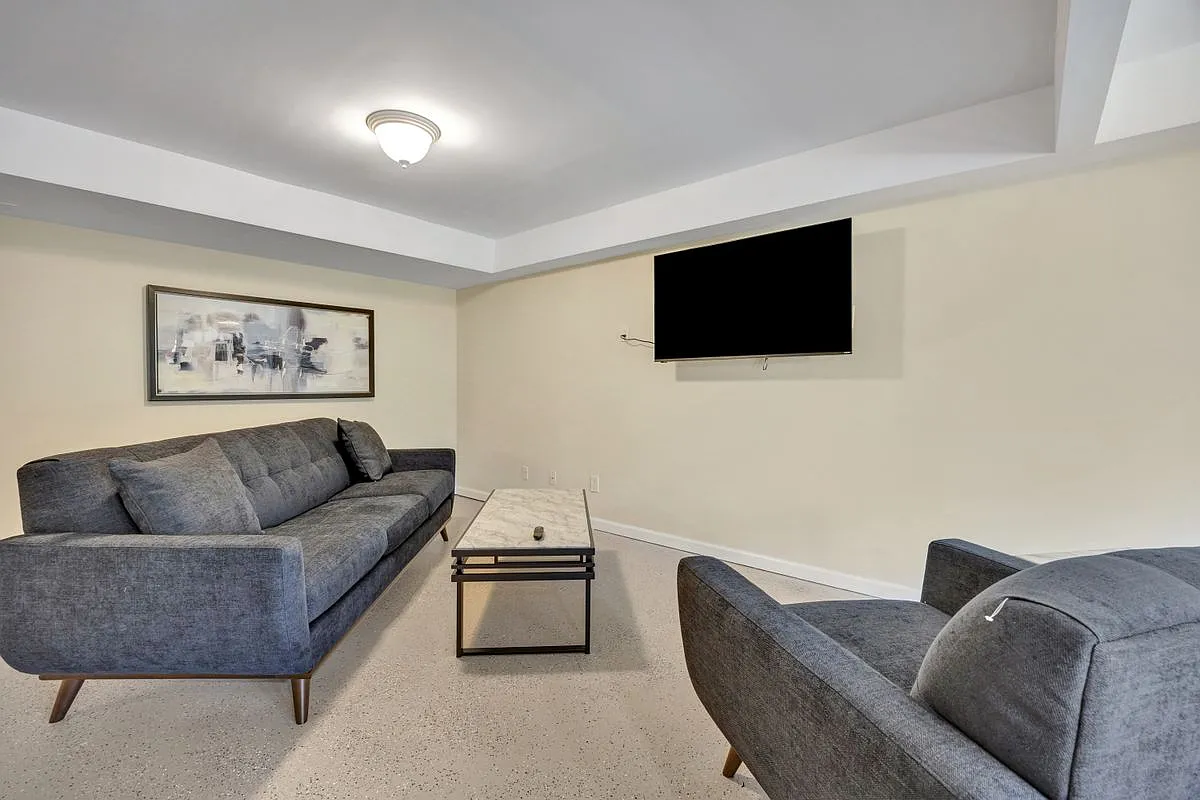 1 bed, 1.0 bath, 1119 sqft, $2,500 — Photo 2