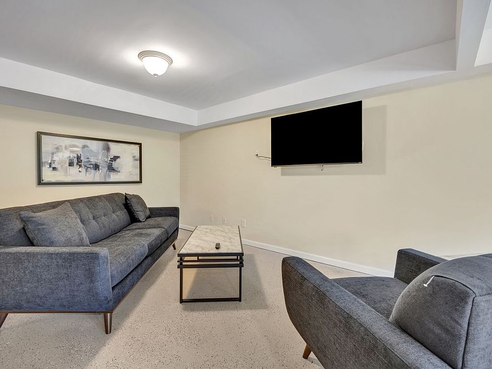 2nd image of 3442 Skyland Dr
