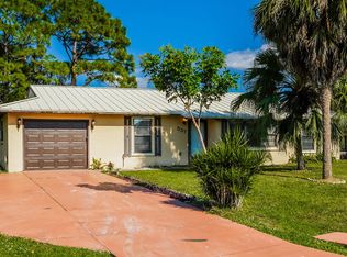 537 SE Starflower Ave, Port Saint Lucie, FL 34983