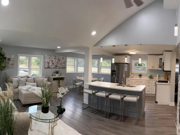 6201 North 104th STREET, Milwaukee, WI 53225