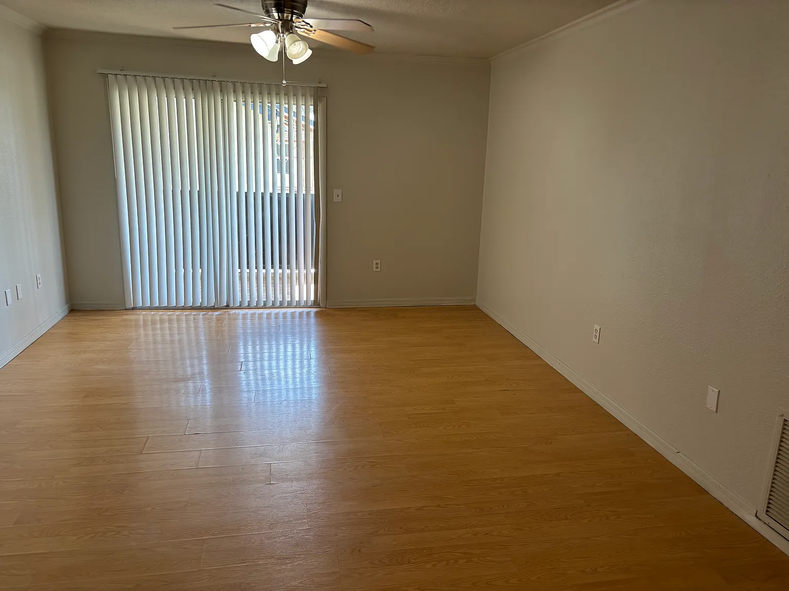 3 bed, 2.0 bath, 1112 sqft, $1,950 — Photo 4