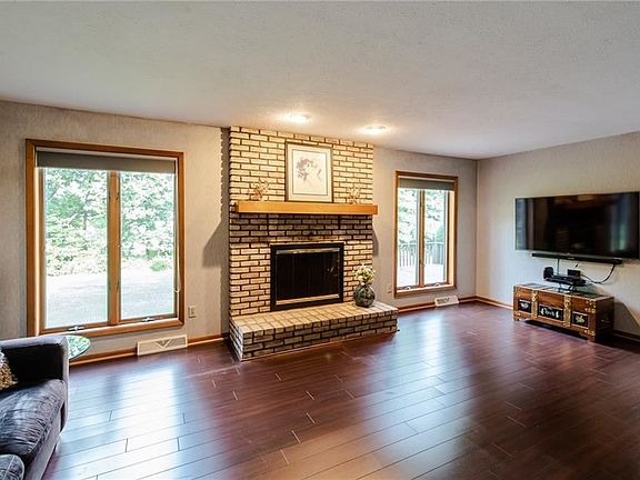3rd image of 5523 Pine Ln