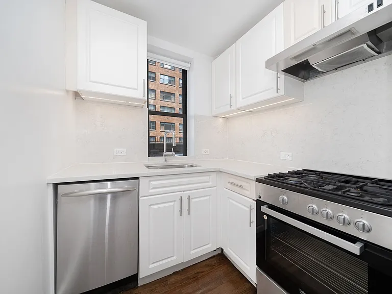 344 E 63rd St #9E — Photo 6