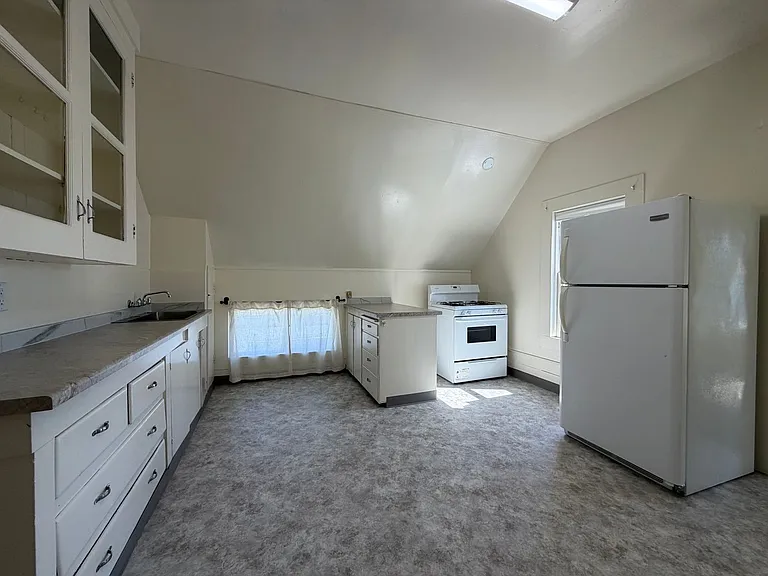 1225 G St — Photo 3