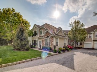 255 Shinnecock Dr, Manalapan, NJ