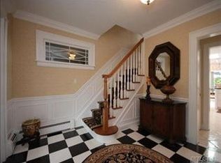 230 Berry Hill Rd, Syosset, NY 11791