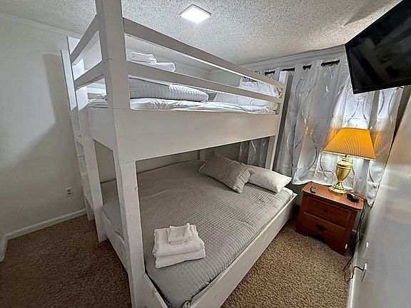 2nd image of 237 Mountain Ldg