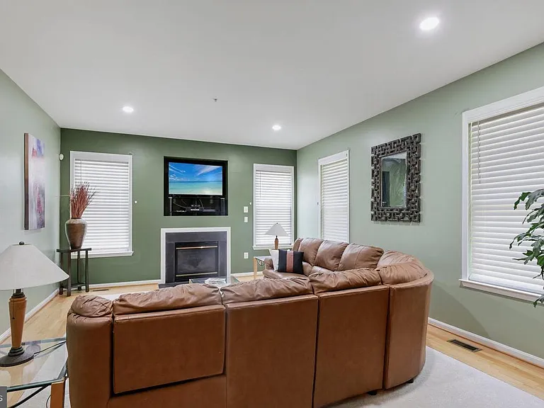 15206 Derbyshire Way — Photo 4