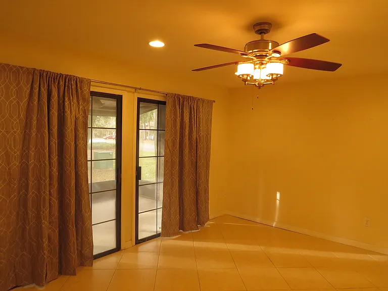 910 SW 56th Ter — Photo 24