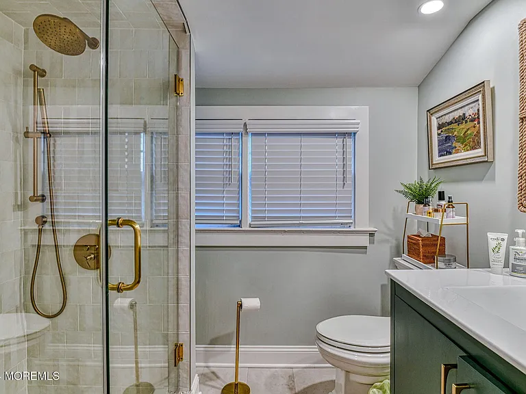 77 Asbury Ave — Photo 33