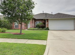 1108 Sparrow Hawk Dr, Norman, OK 73072