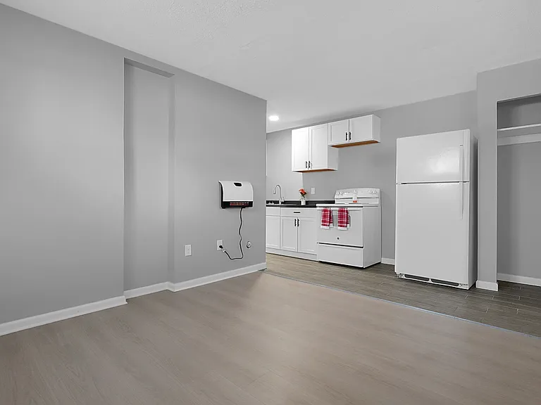 180 N Sylvan Ave #F — Photo 4