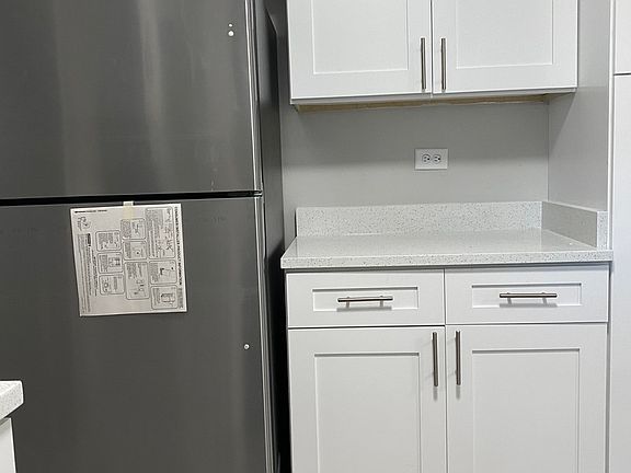 3rd image of 16236 Spaulding Ave