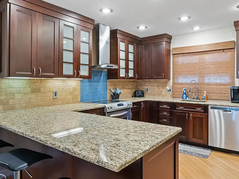 31B 6th St #31B — Photo 9