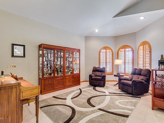 5th image of 1019 E Vinedo Ln