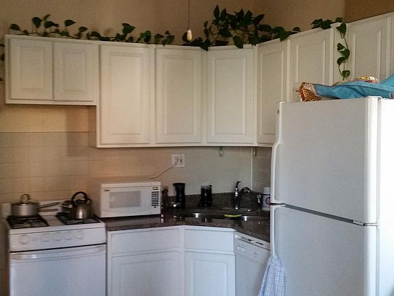 2nd image of 851 N Hoyne Ave APT 2F