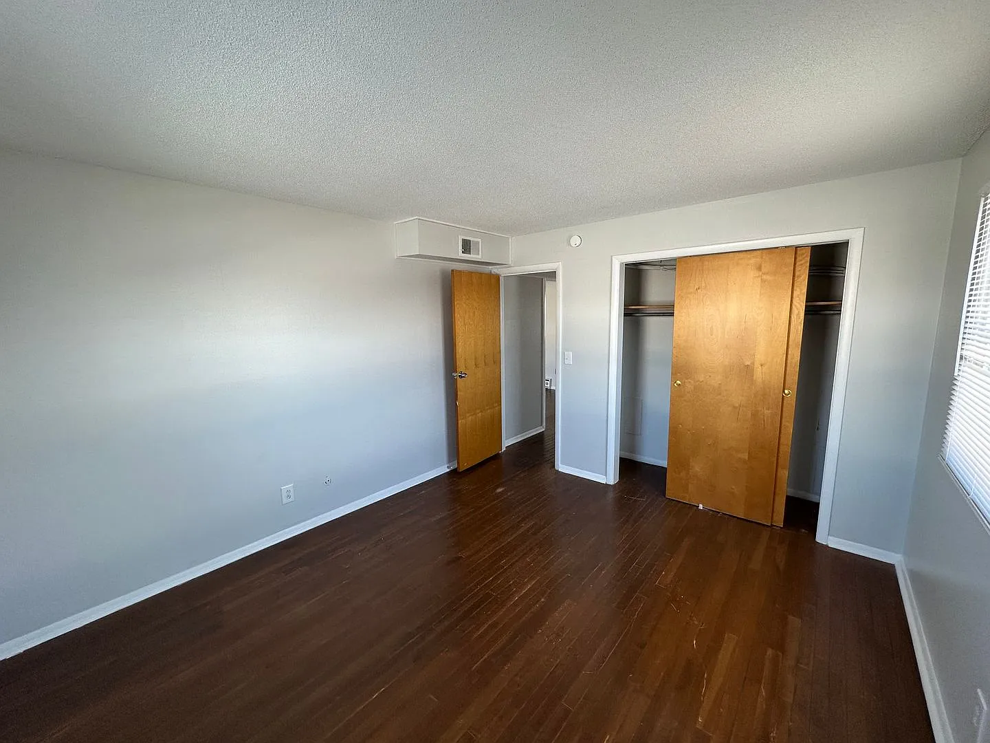 2 bed 1 Bath Apartment Home located in Speedway! Wayne Township — Photo 3