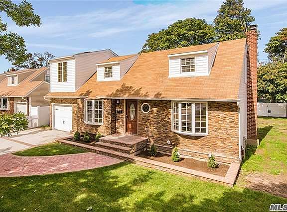 2nd image of 29 Colonial Dr