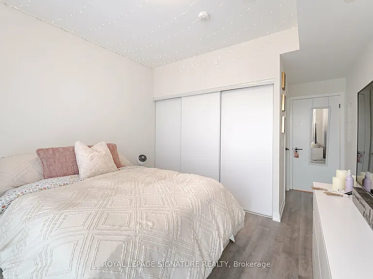 2300 Saint Clair Ave W #815 — Photo 20
