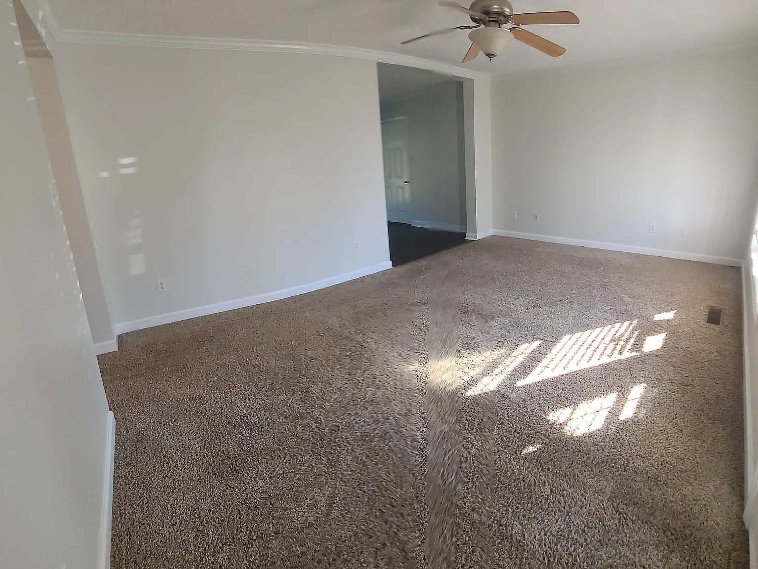 3 bed, 1256 sqft, $1,850 — Photo 3