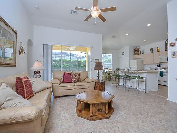 4th image of 8142 Sun Palm Dr