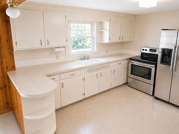 3rd image of 57 Brewster St