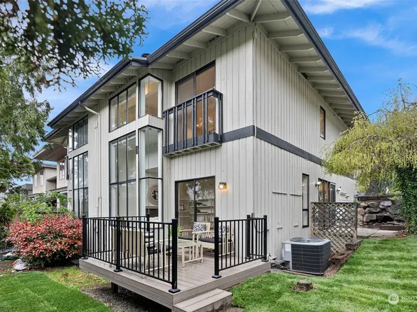 12 18th Avenue #A, Kirkland, WA 98033