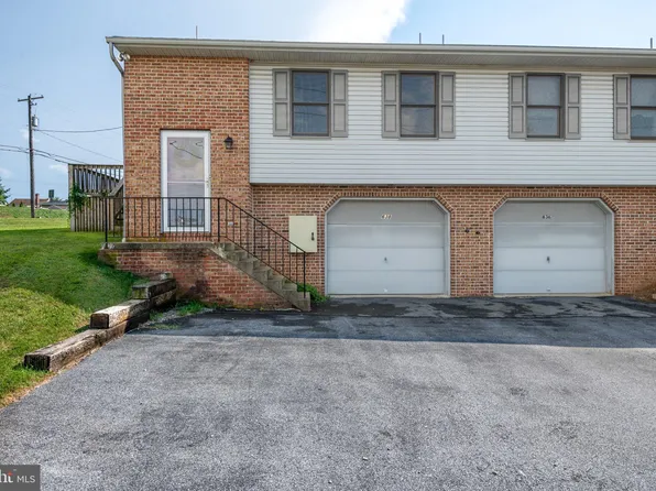 638 Fulton St, Akron, PA 17501