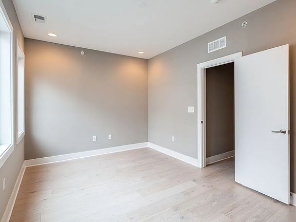 2nd image of 927-31 N Front St #6