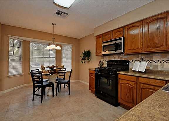 3rd image of 17516 Klamath Falls Dr