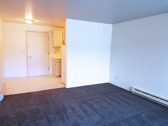 5th image of 5515 15th Ave NE APT 102