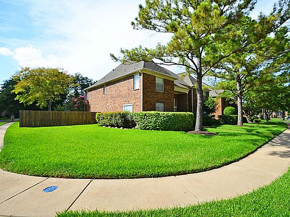 2nd image of 3738 Stockbridge Dr